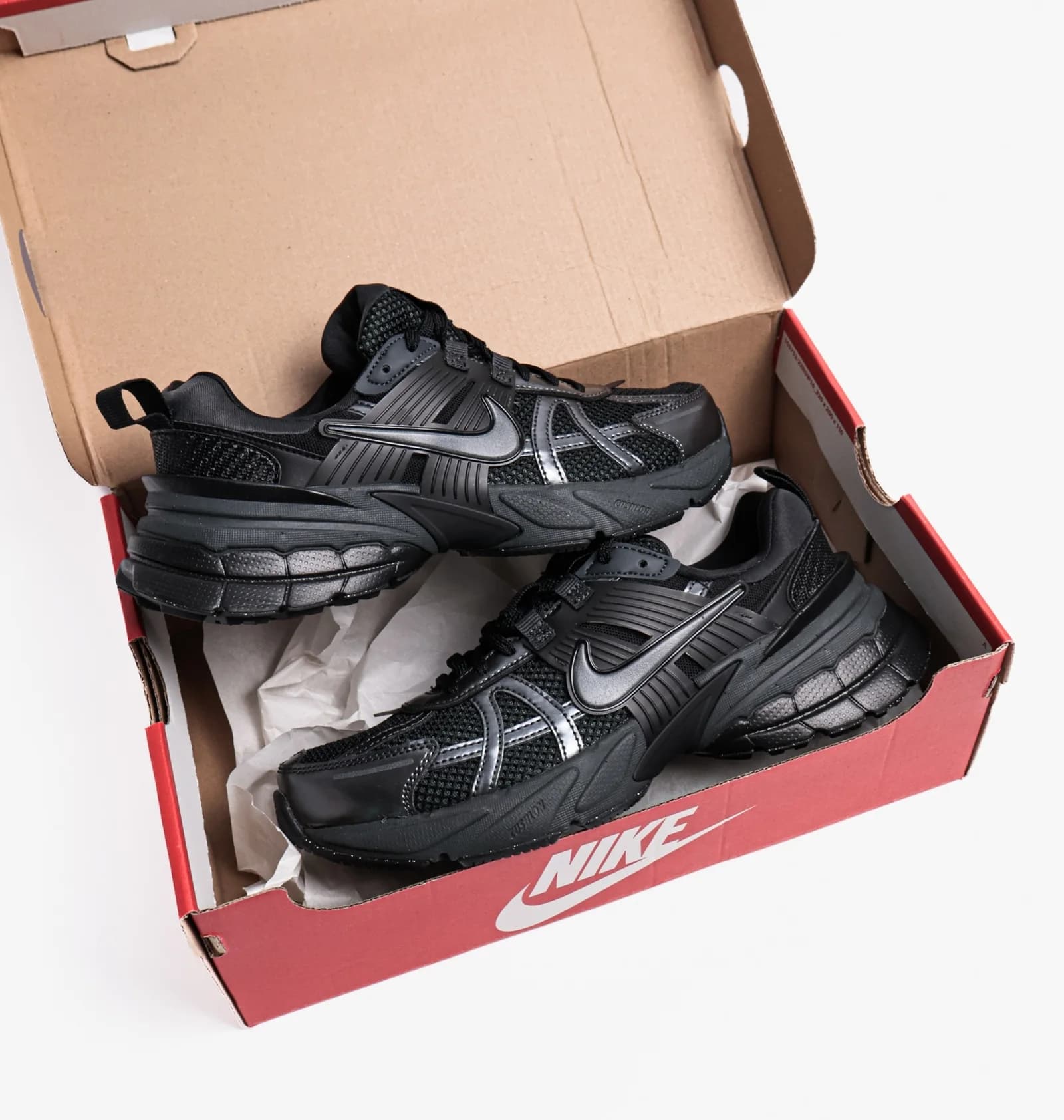 Nike V2k Run Shoes thumbnail 2