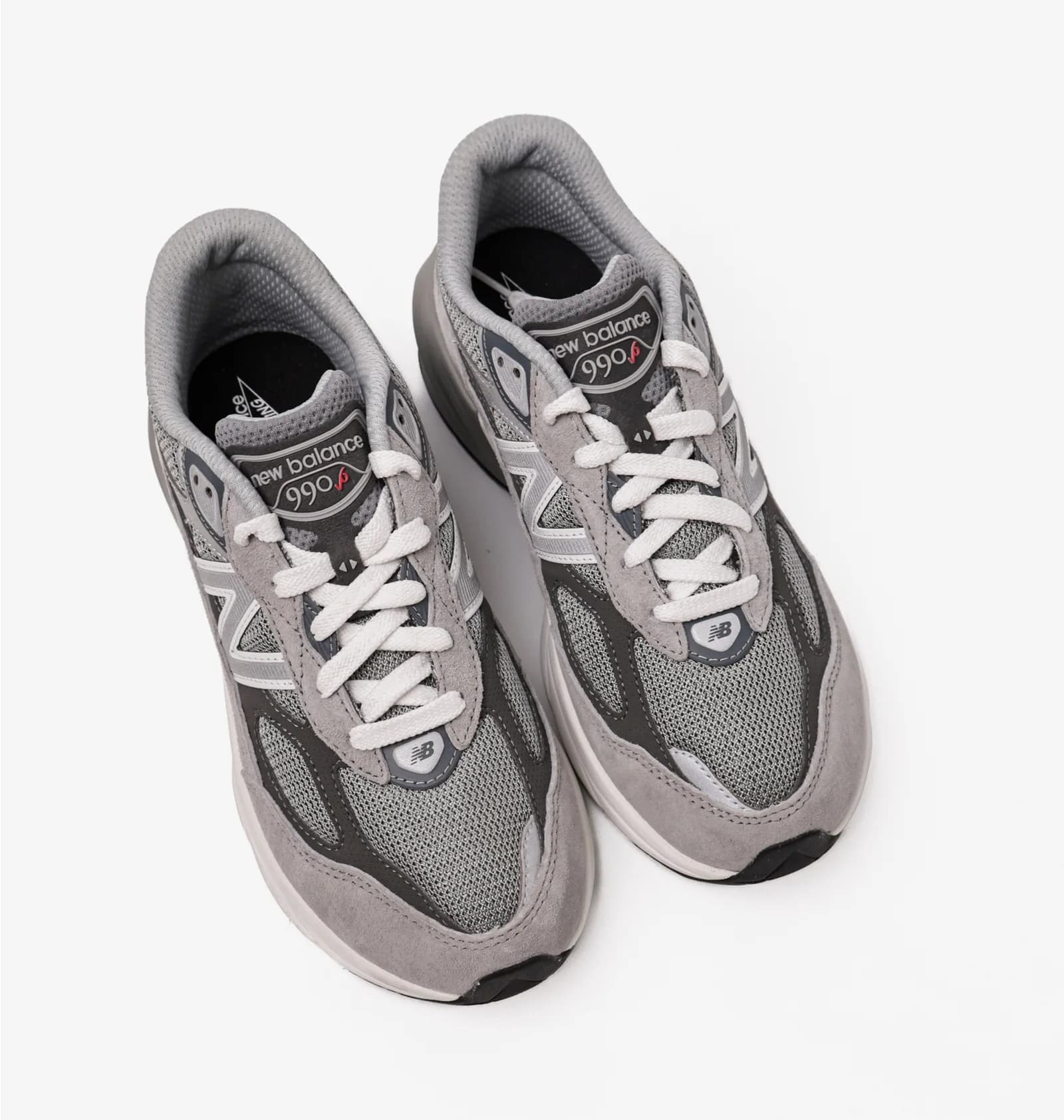 New Balance 990 V6 thumbnail 4